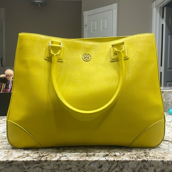 Tory Burch Handbags - Tory Burch Saffiano Leather Large Tote